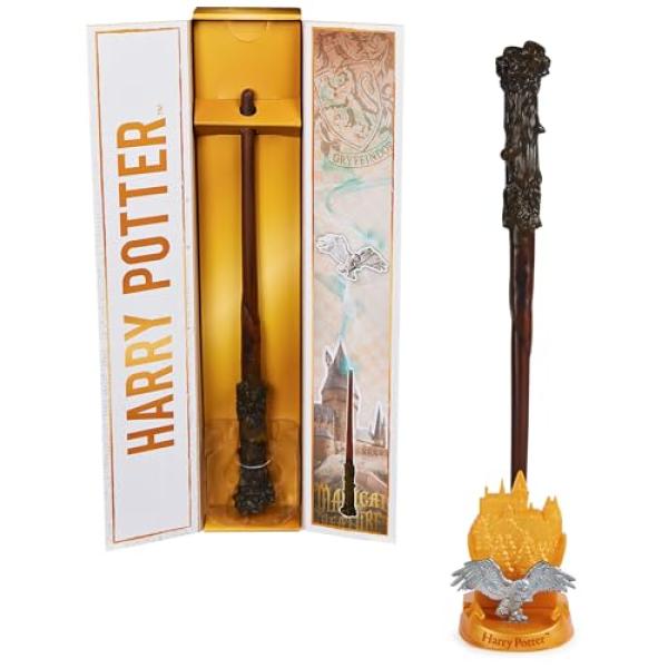 Wizarding World Harry Potter - Authentischer Harry Potter Zauberstab (mit Hogwarts-Halterung) 6071561 (0681147043411)