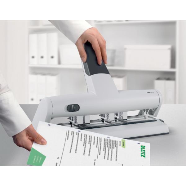 Mehrfachlocher AKTO, Stanzleistung: 30 Blatt, silber LEITZ 5114-00-84 (4002432364046)