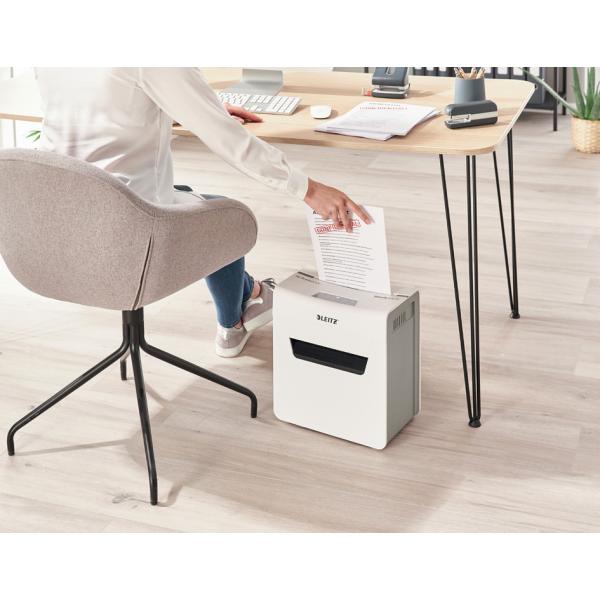 Aktenvernichter IQ Protect Premium 8X Partikelschnitt P-4, 8 Blatt weiß Leitz 8091-00-00 (4002432127160)